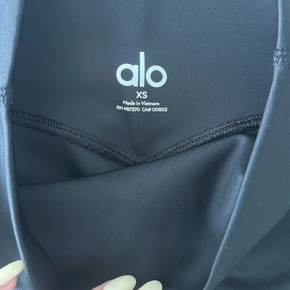 ALO Yoga Women's Black Airlift Biker Shorts - Picture 9 of 10